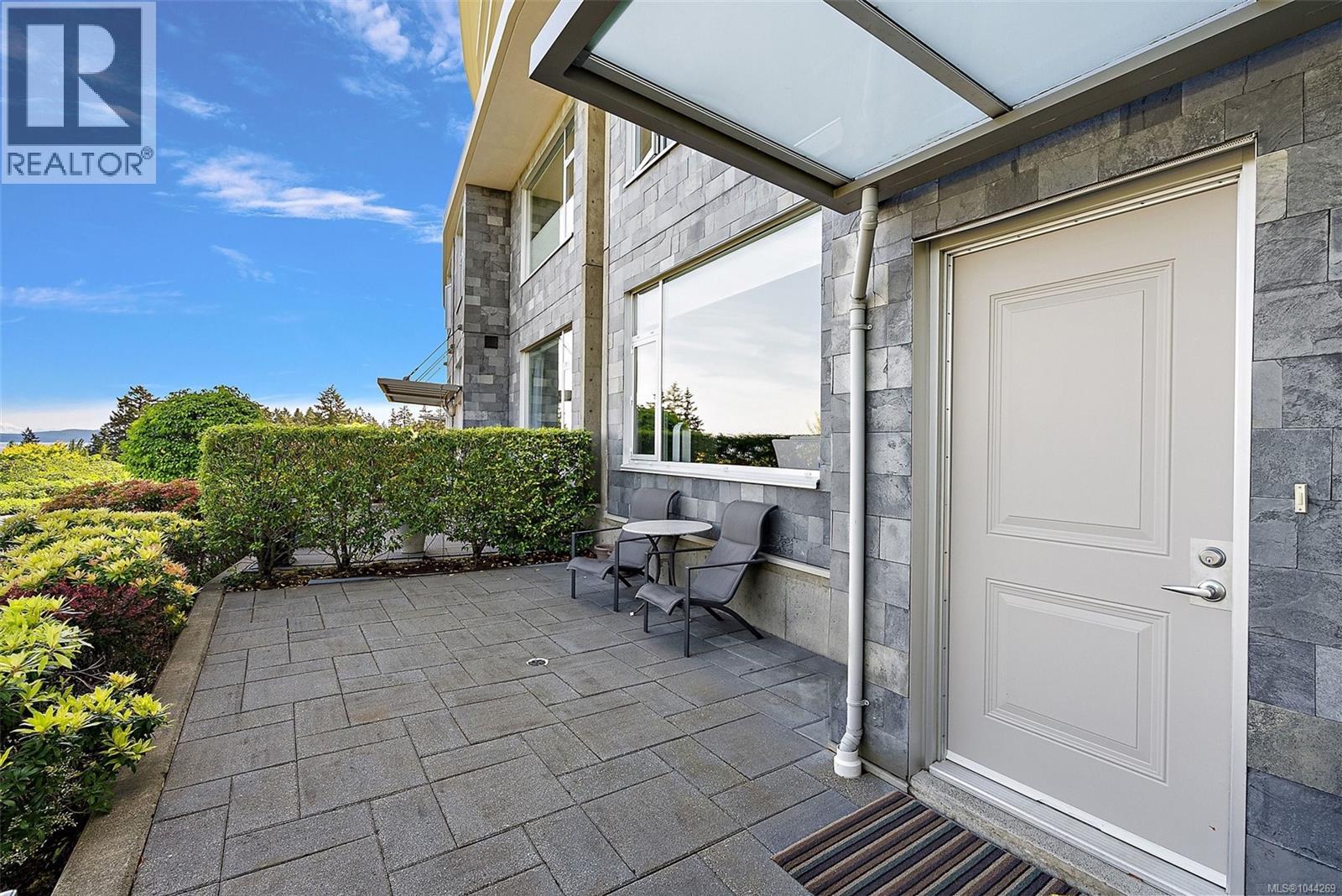 5330 Sayward Hill Cres - 31