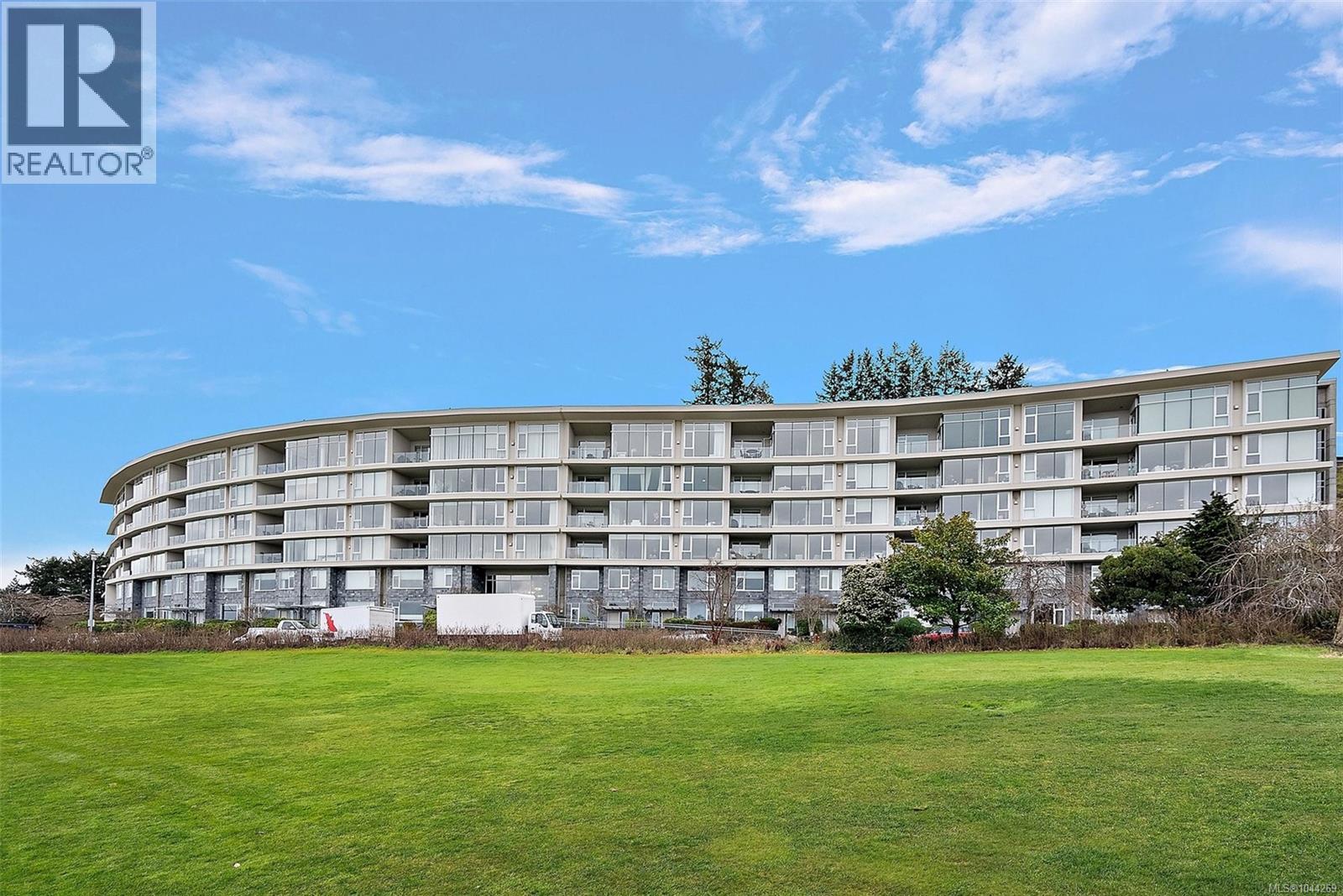 5330 Sayward Hill Cres - 37