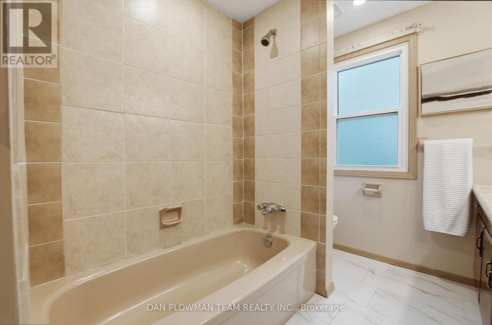 733 TARN COURT - 22