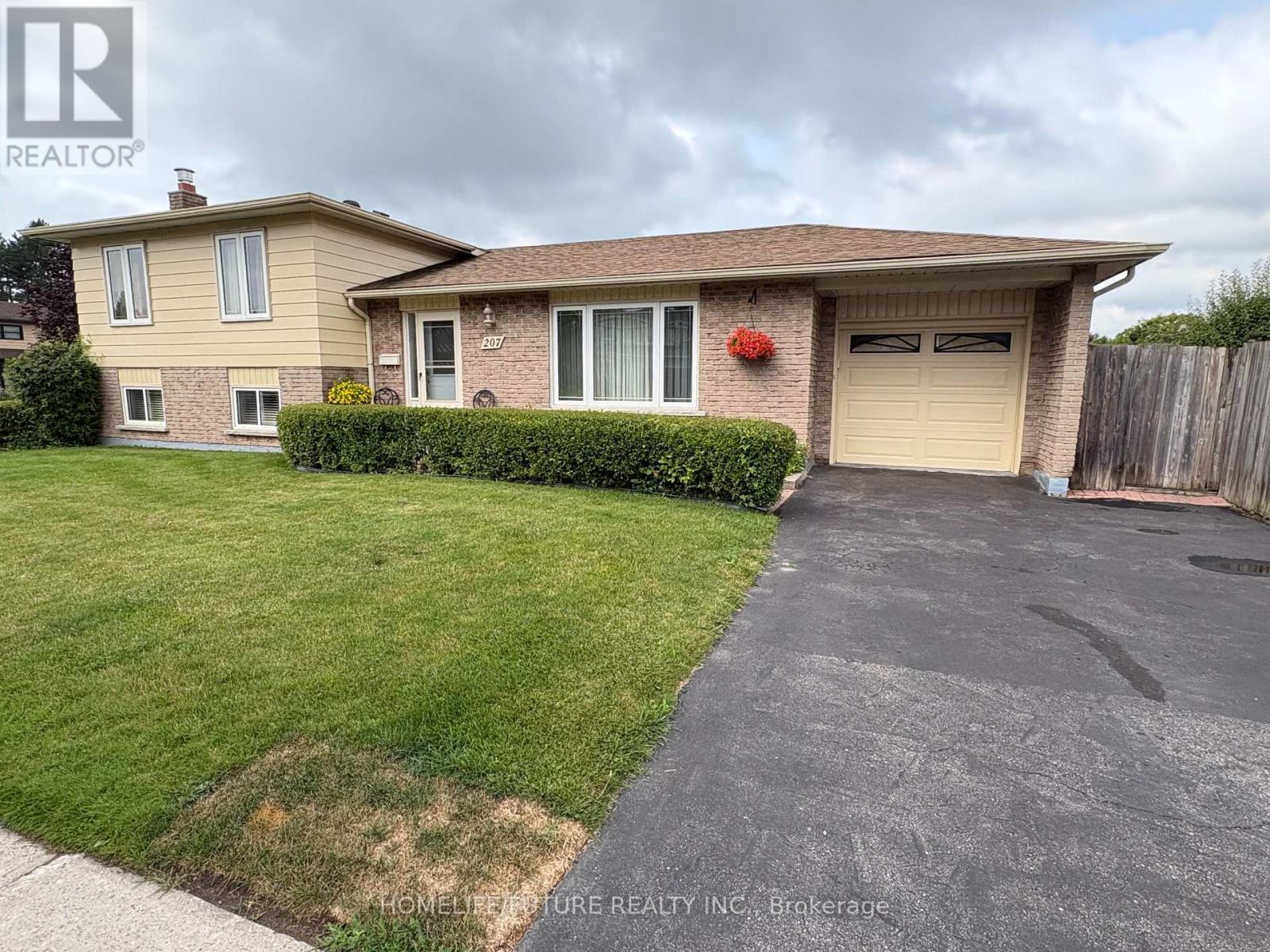 207 MICHAEL BOULEVARD, Whitby (Lynde Creek)