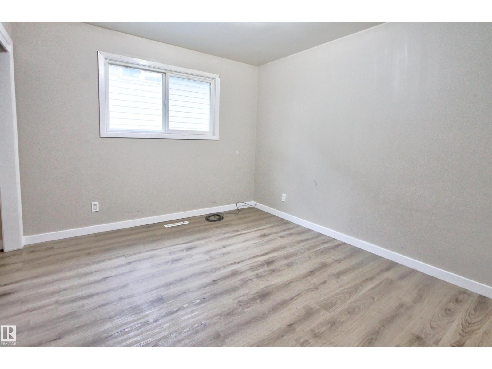 11338 85 ST NW - 11