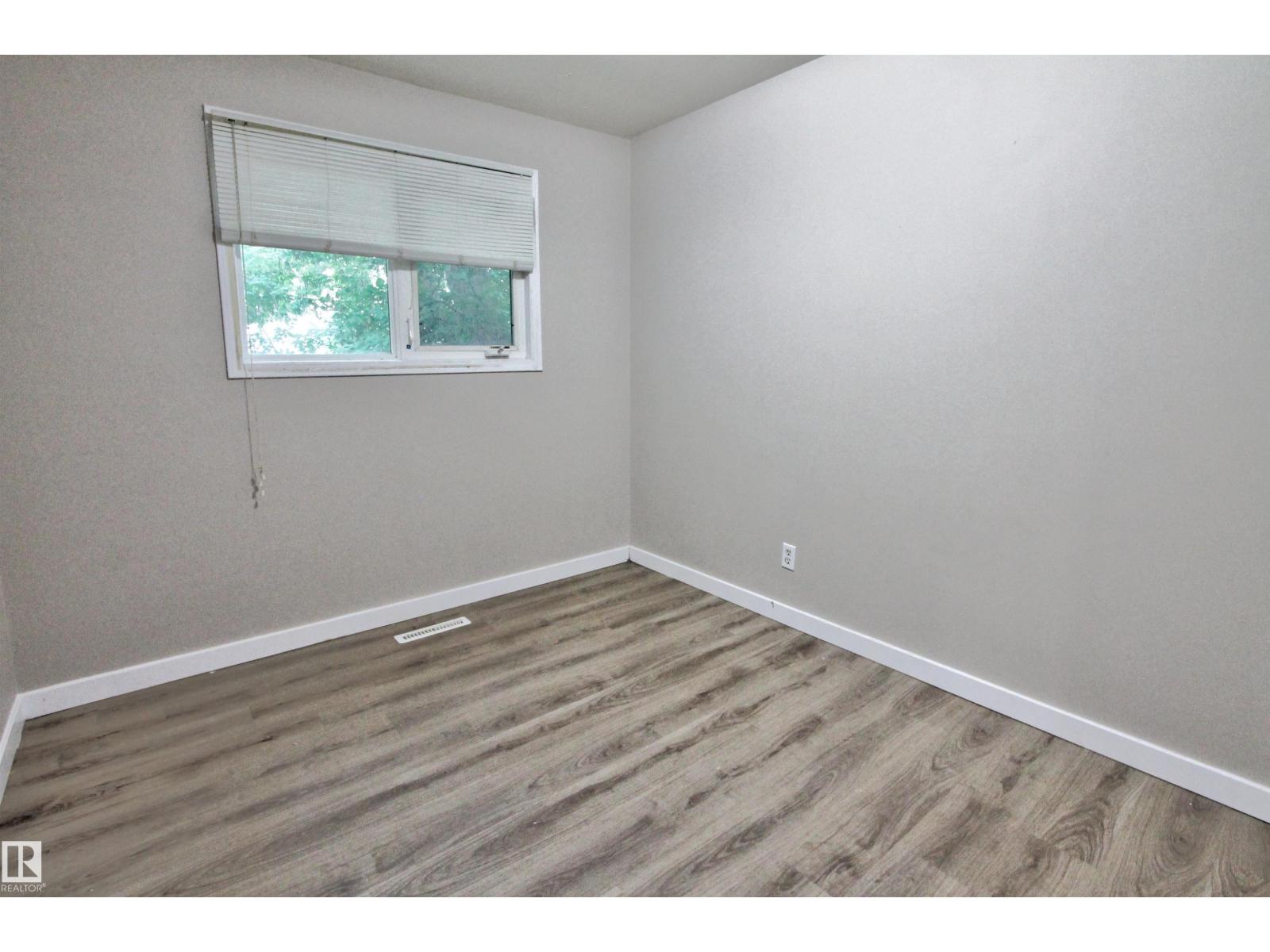 11338 85 ST NW - 15
