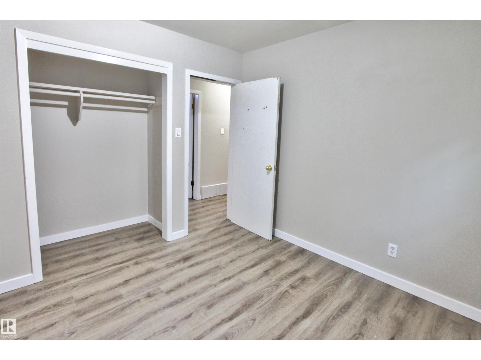 11338 85 ST NW - 16