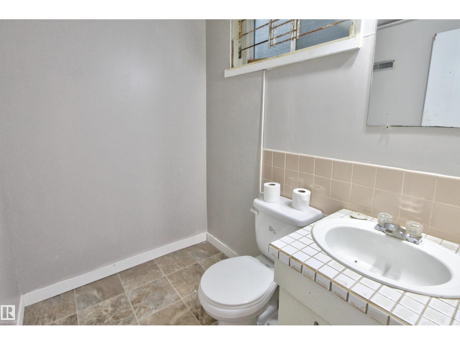 11338 85 ST NW - 17
