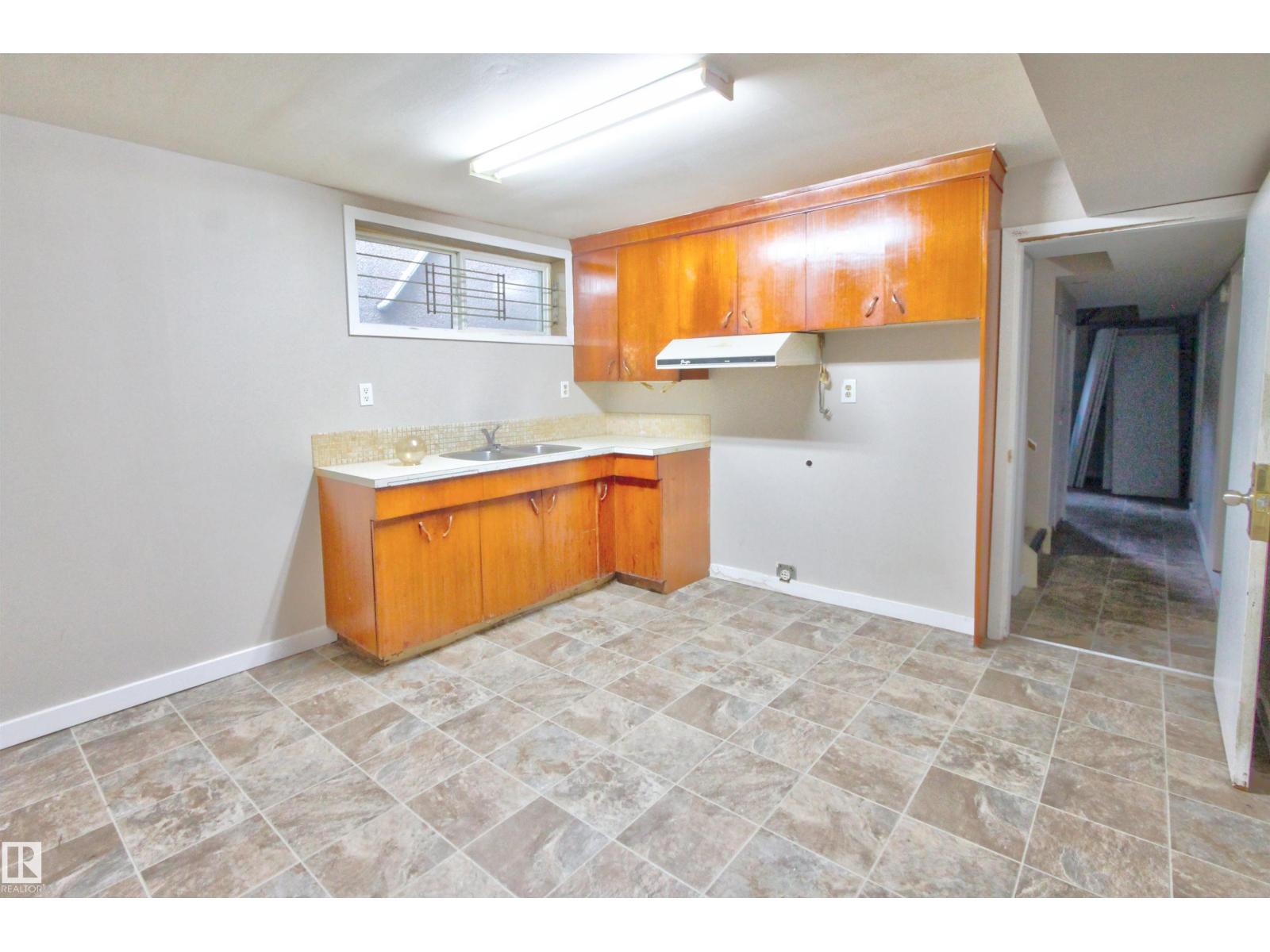 11338 85 ST NW - 19