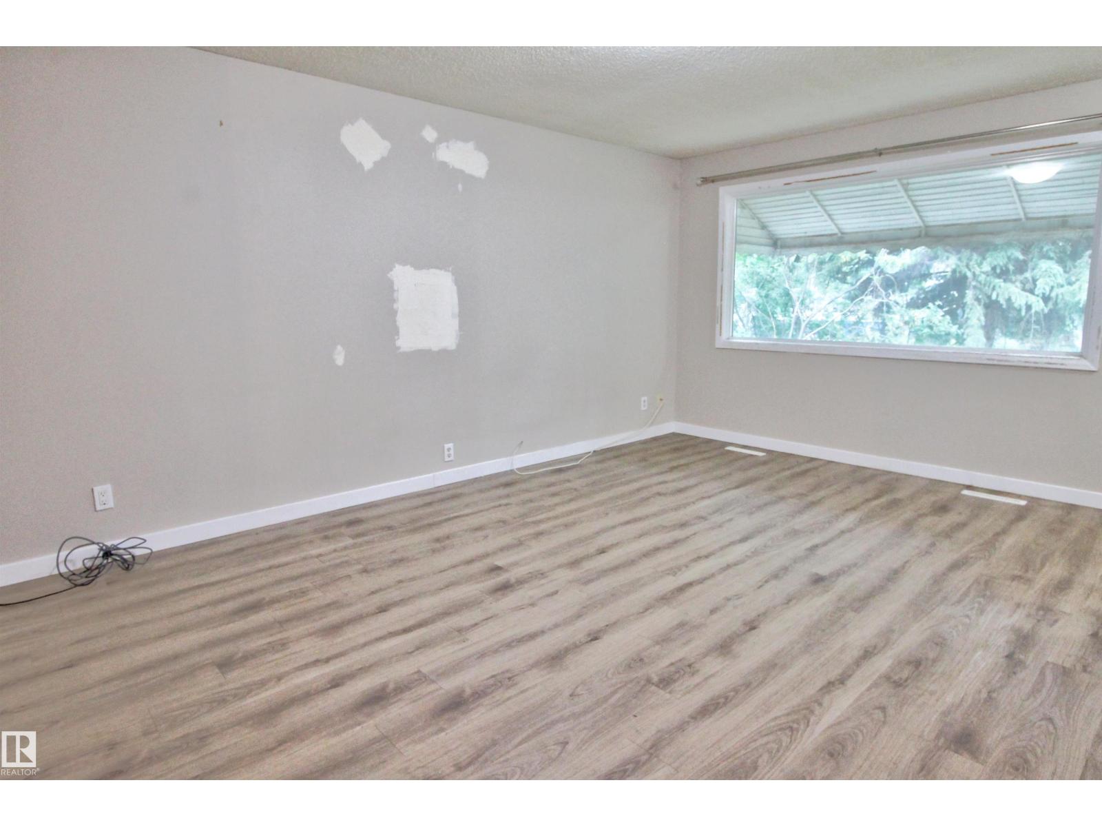11338 85 ST NW - 2