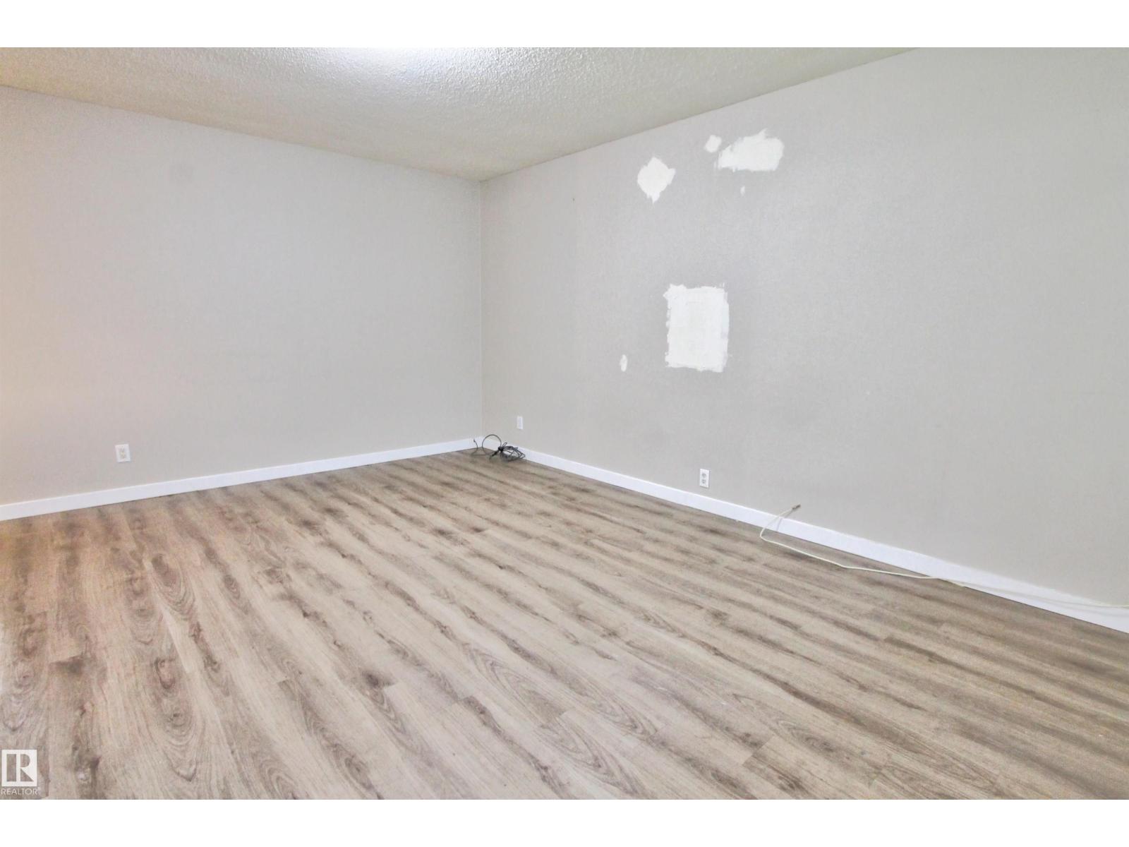 11338 85 ST NW - 3