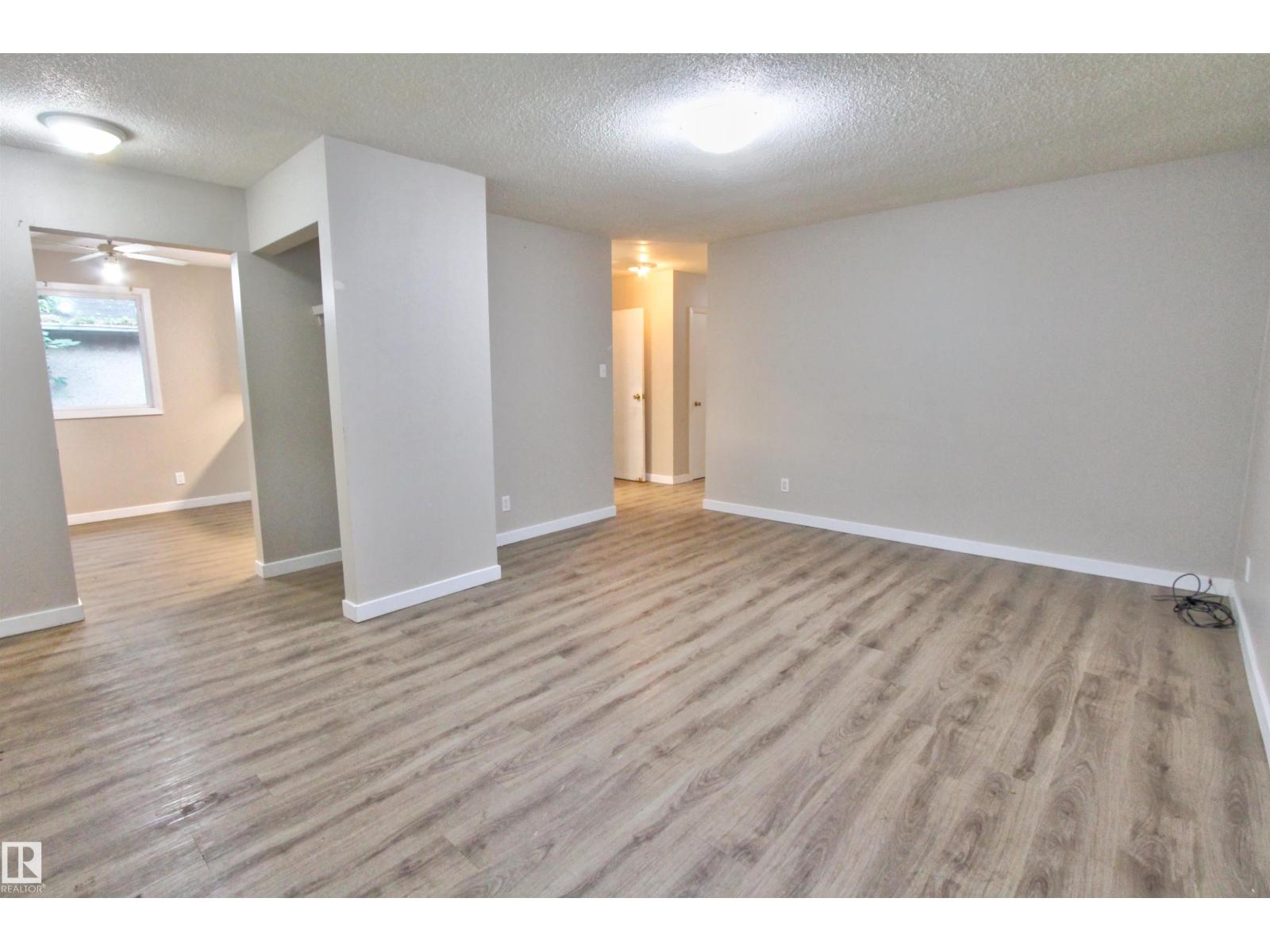 11338 85 ST NW - 4