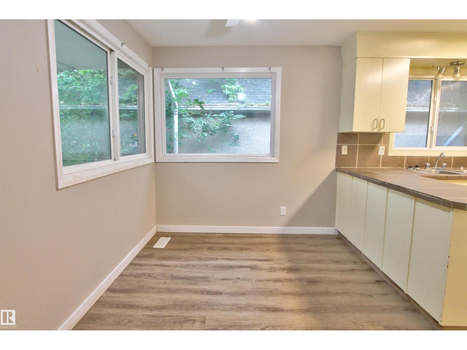 11338 85 ST NW - 5