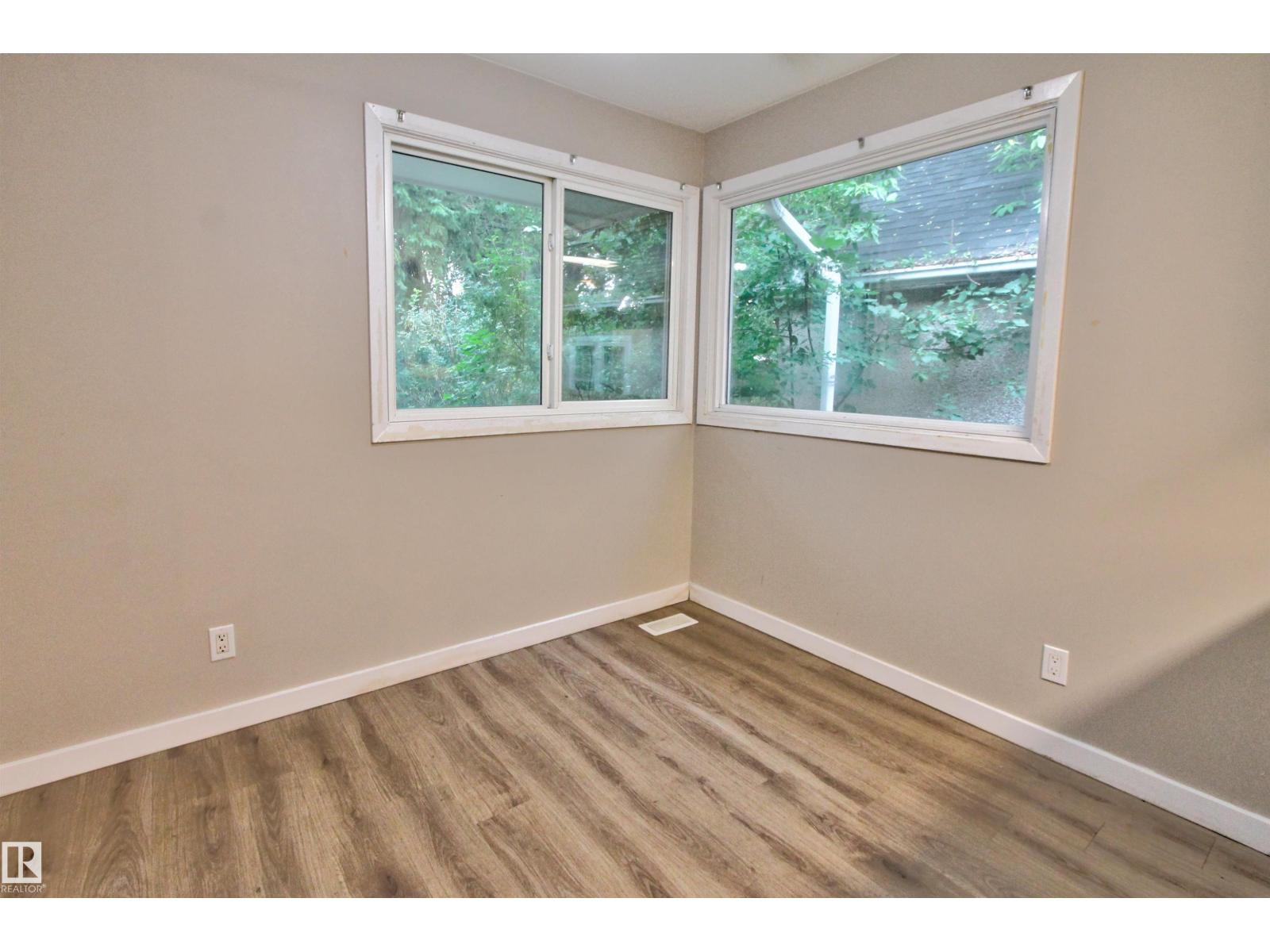 11338 85 ST NW - 6