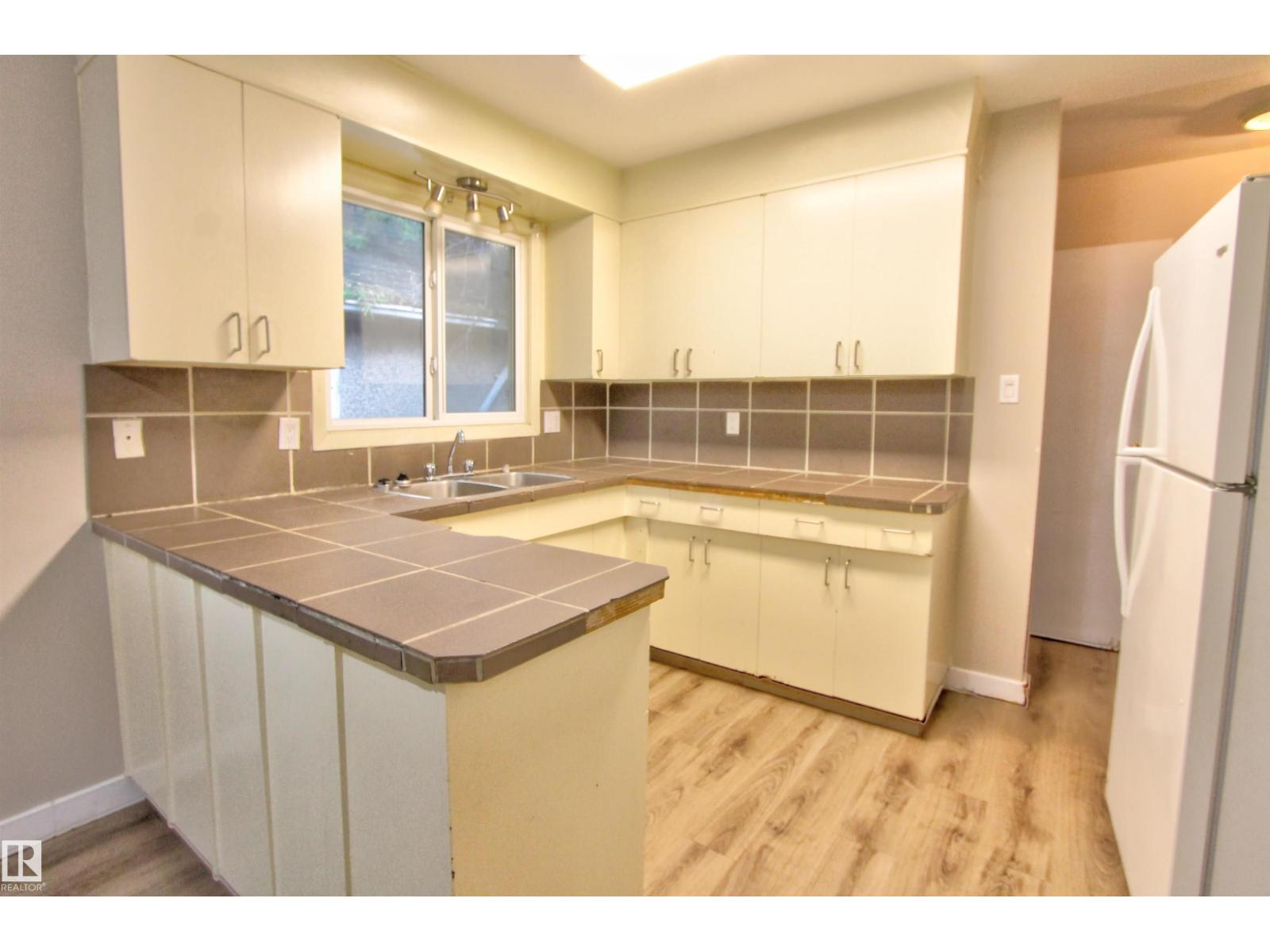 11338 85 ST NW - 7
