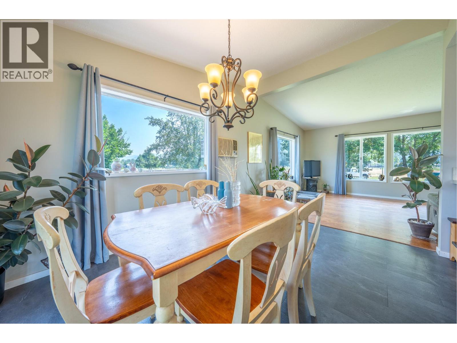 6055 Darcy Road - 25