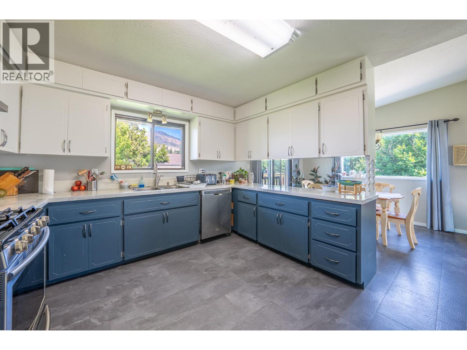 6055 Darcy Road - 17