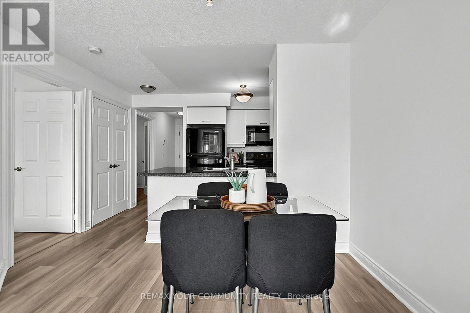 #622 25 GREENVIEW AVENUE - Image 17