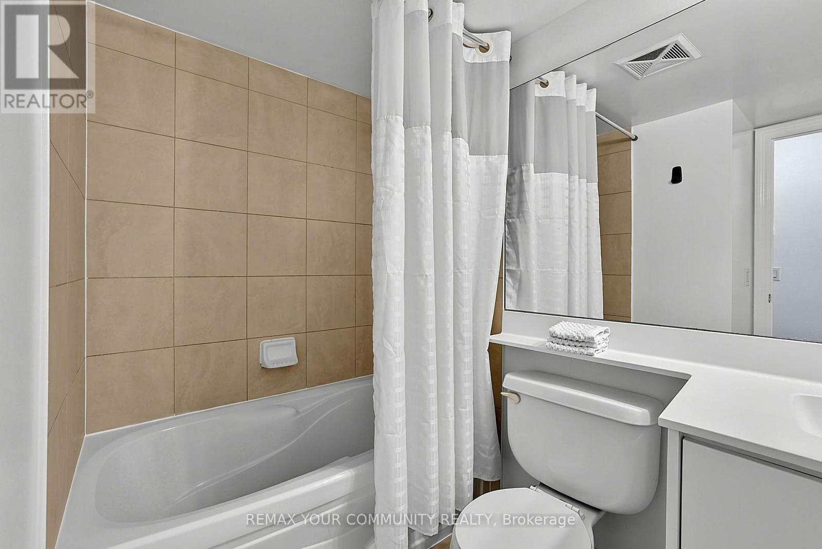 #622 25 GREENVIEW AVENUE - Image 35