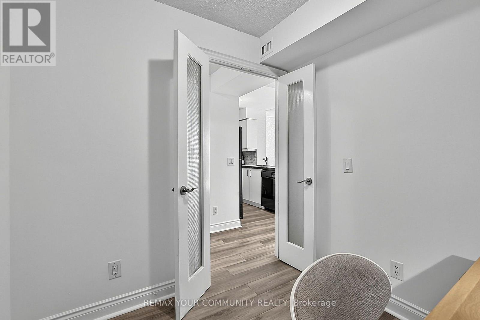 #622 25 GREENVIEW AVENUE - Image 33