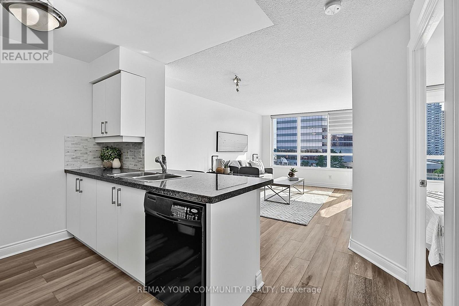 #622 25 GREENVIEW AVENUE - Image 8