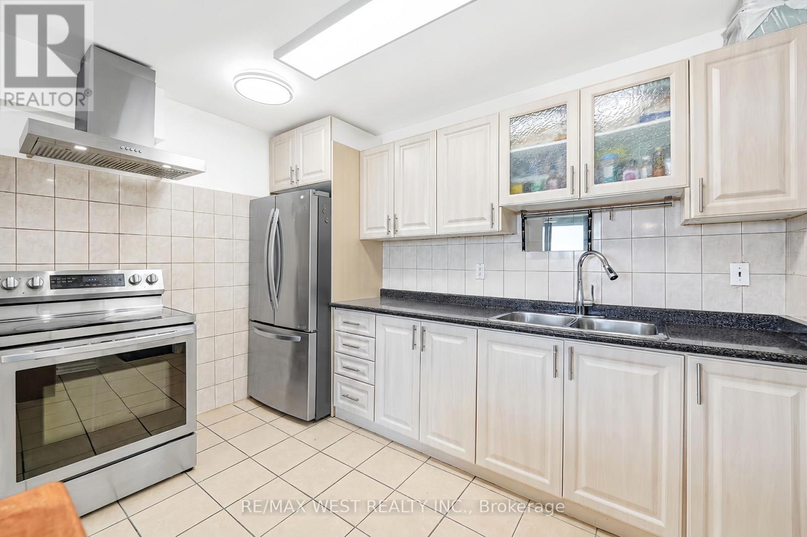 #709 335 DRIFTWOOD AVENUE - 2
