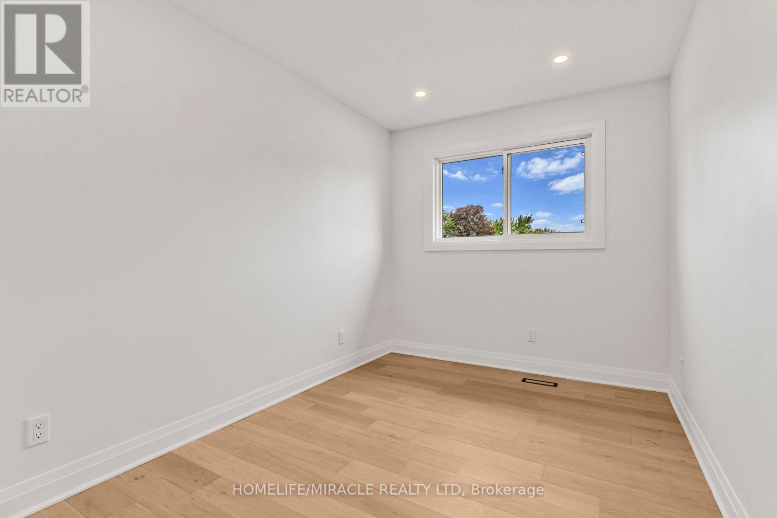 357 SIMON STREET - 10