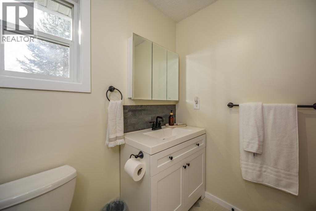 9035 COLUMBIA ROAD - 12