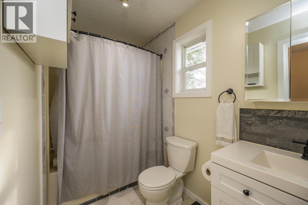 9035 COLUMBIA ROAD - 11