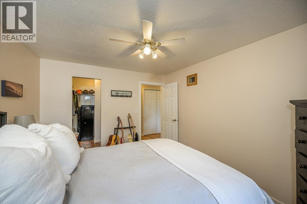 9035 COLUMBIA ROAD - 14