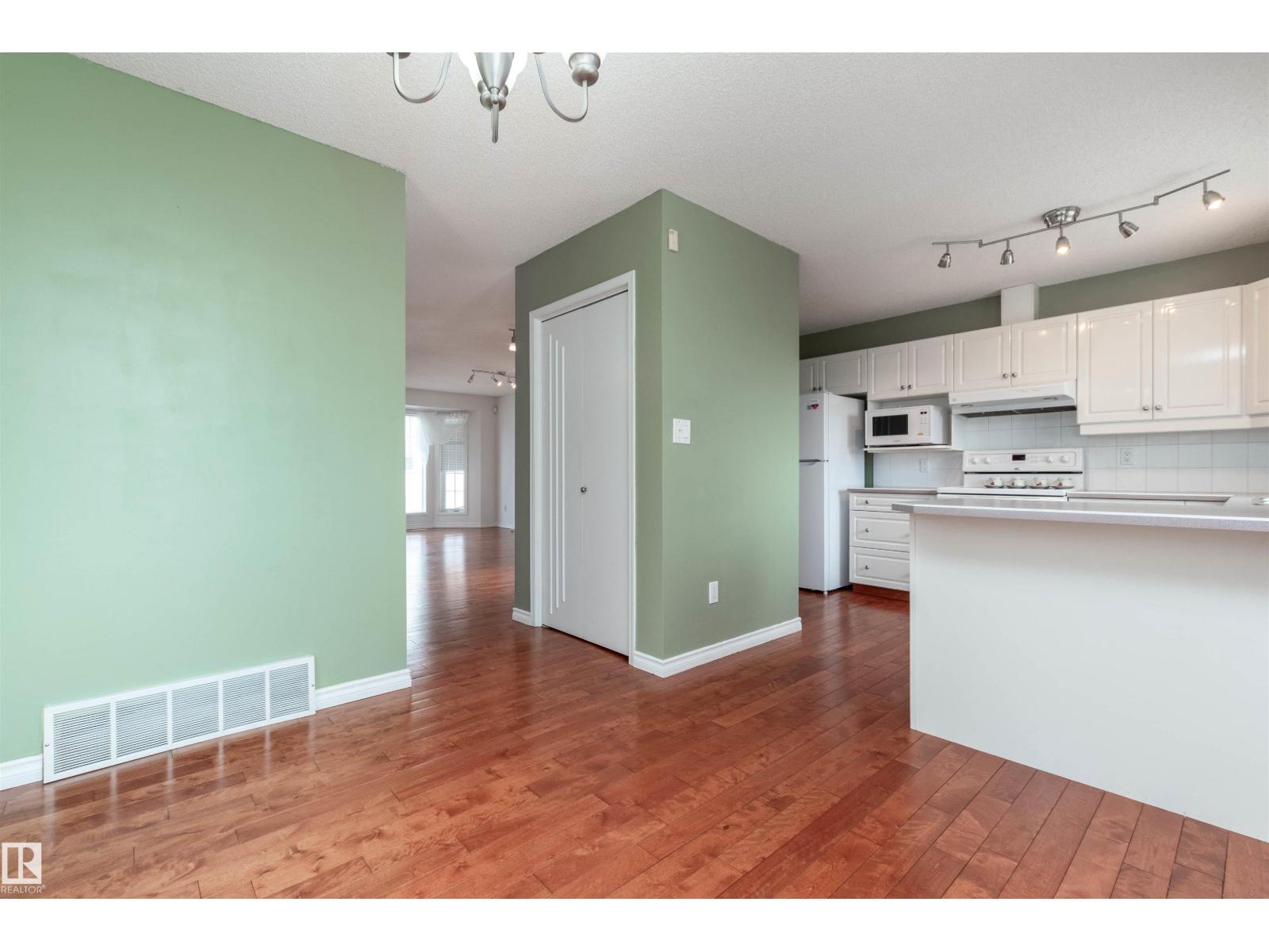 #22 11105 9 AV NW - Image 18