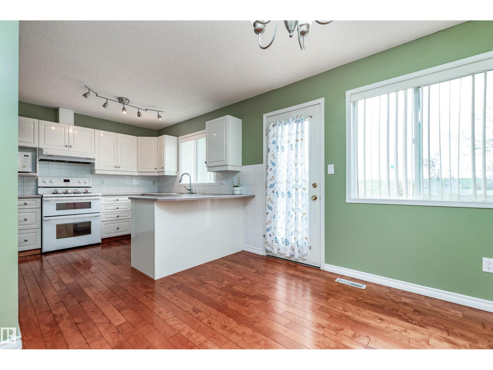 #22 11105 9 AV NW - Image 20