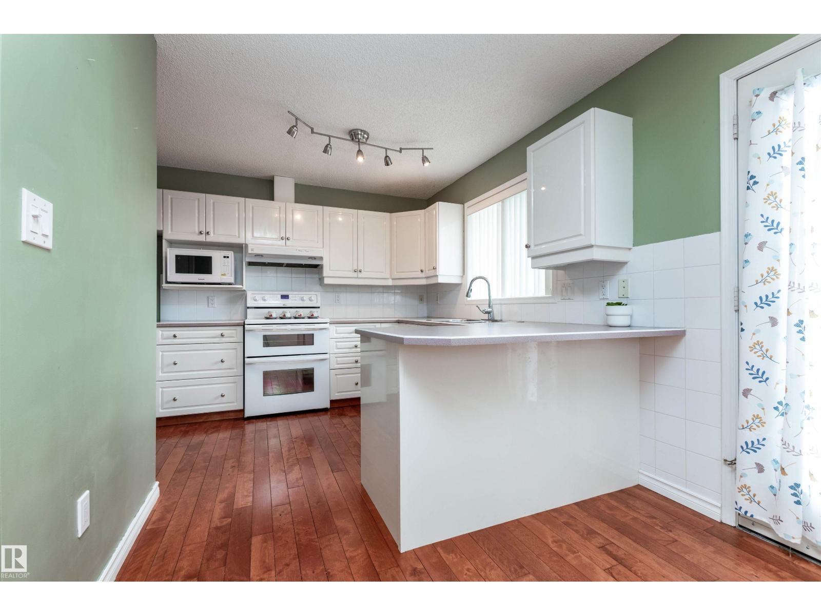 #22 11105 9 AV NW - 17