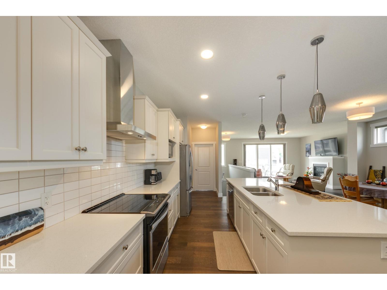 8111 222 ST NW - 14