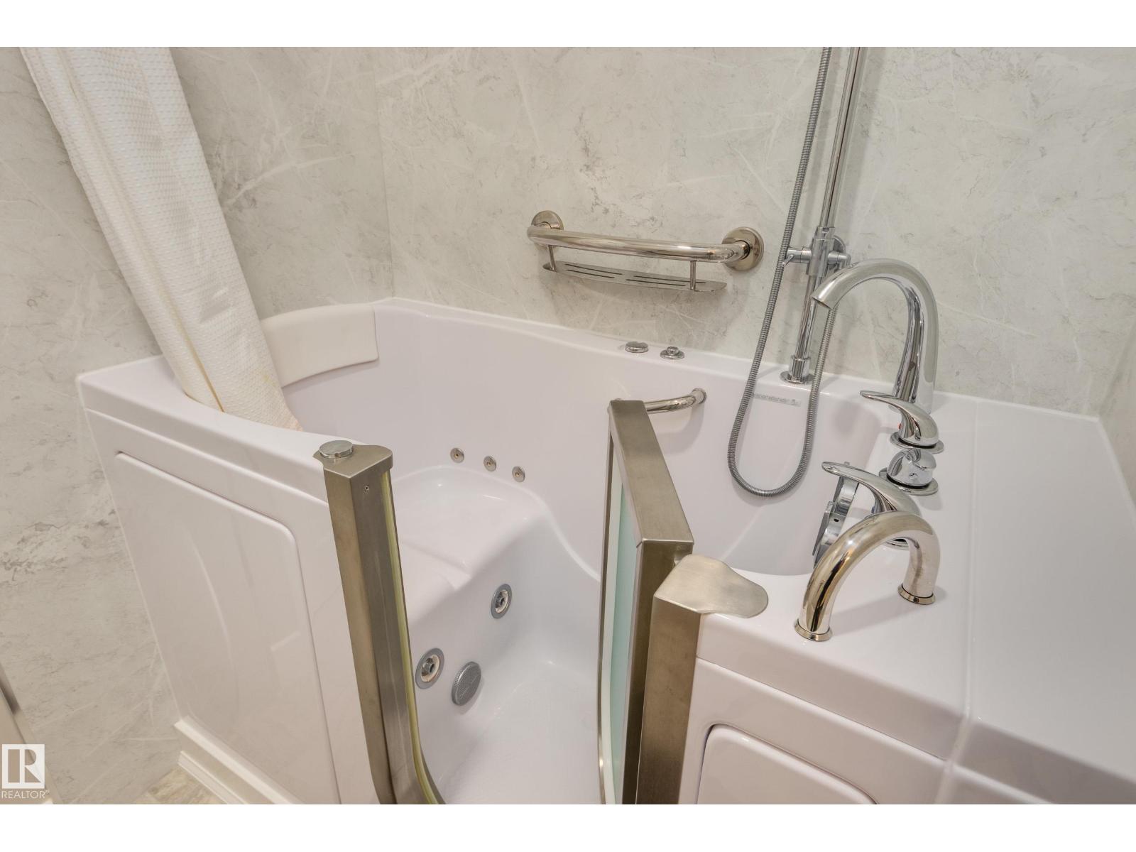 8111 222 ST NW - 22