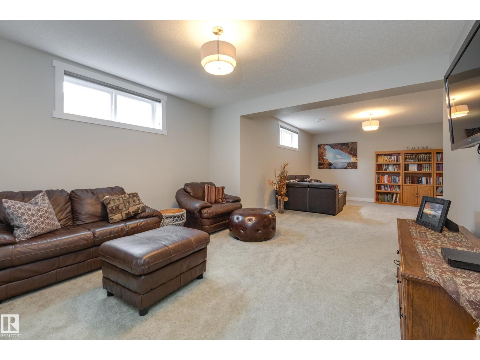 8111 222 ST NW - 25