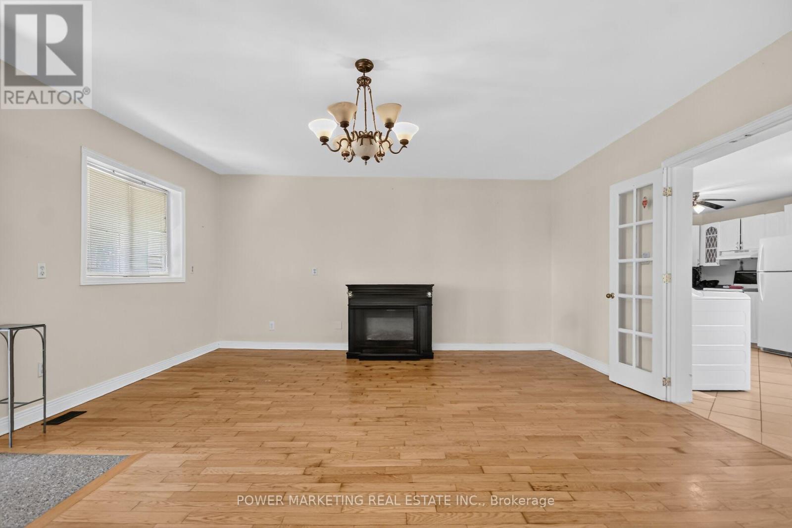 3 Bed, 2 Bath House for Sale in Ottawa – 2051 BLACKCREEK ROAD, Ottawa – MLS# X13582122 - Image 25