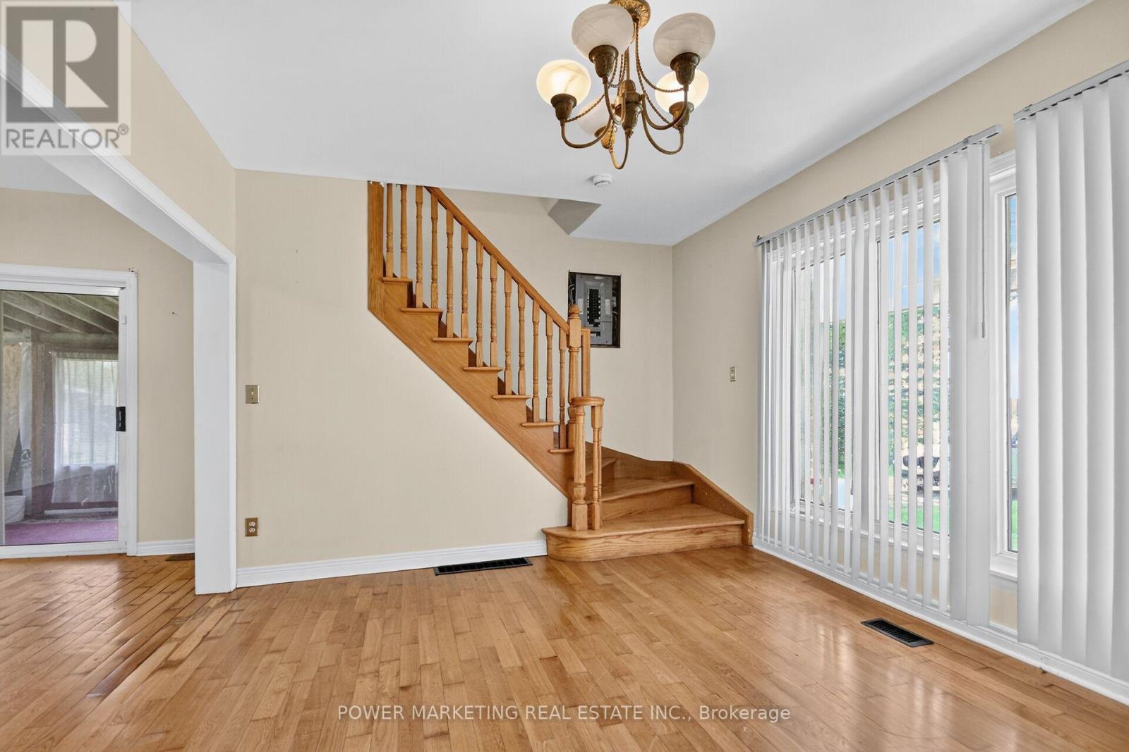 3 Bed, 2 Bath House for Sale in Ottawa – 2051 BLACKCREEK ROAD, Ottawa – MLS# X13582122 - Image 37