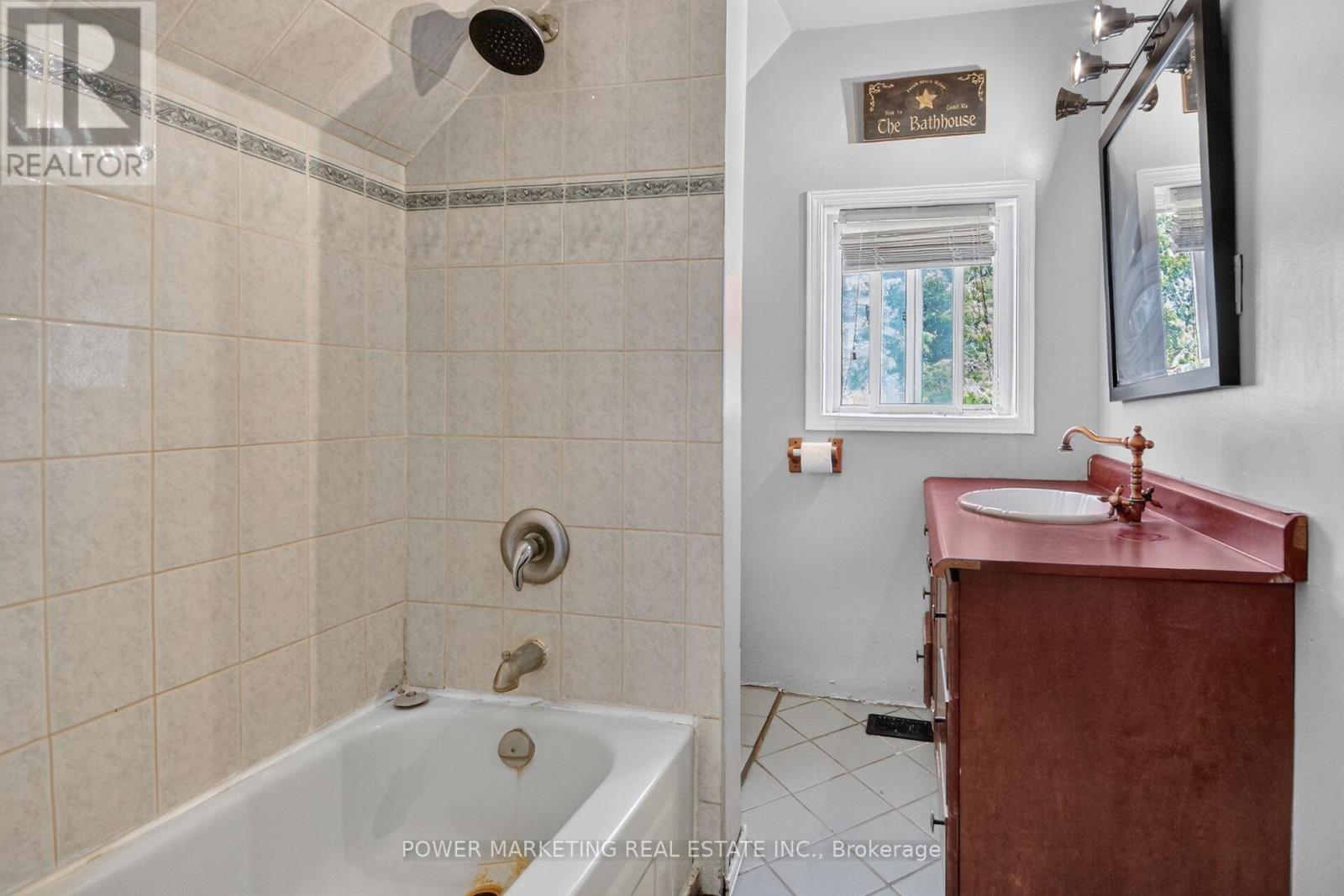 3 Bed, 2 Bath House for Sale in Ottawa – 2051 BLACKCREEK ROAD, Ottawa – MLS# X13582122 - Image 52