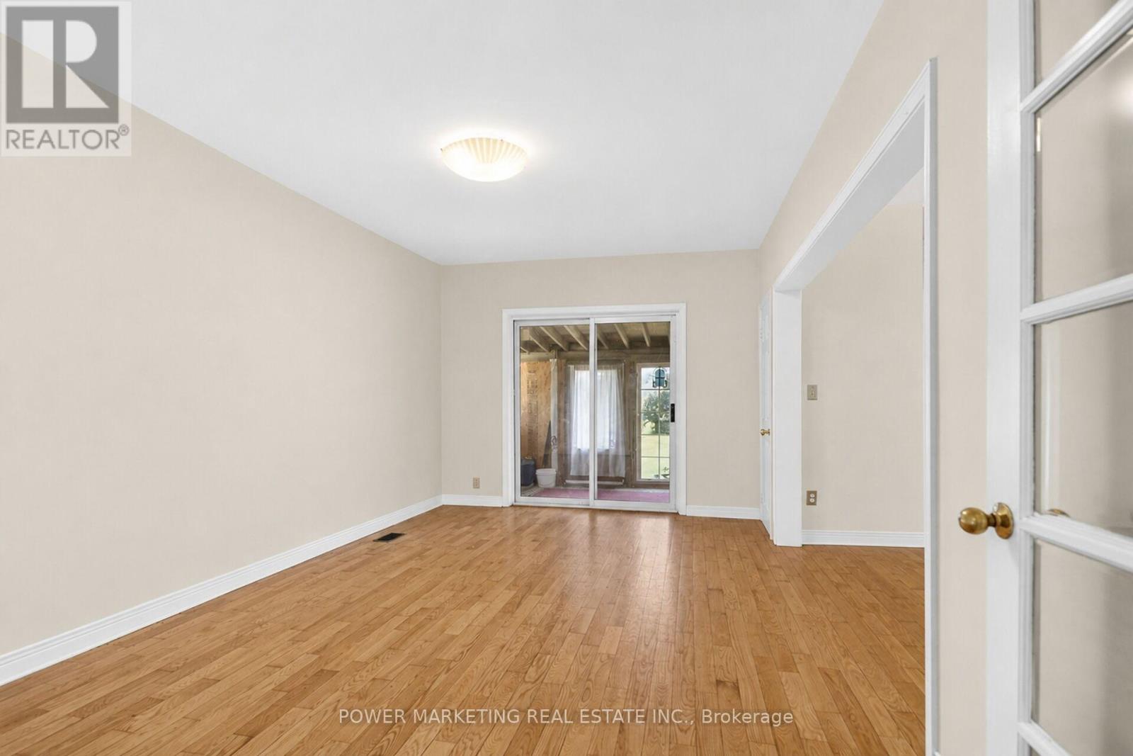 3 Bed, 2 Bath House for Sale in Ottawa – 2051 BLACKCREEK ROAD, Ottawa – MLS# X13582122 - Image 13