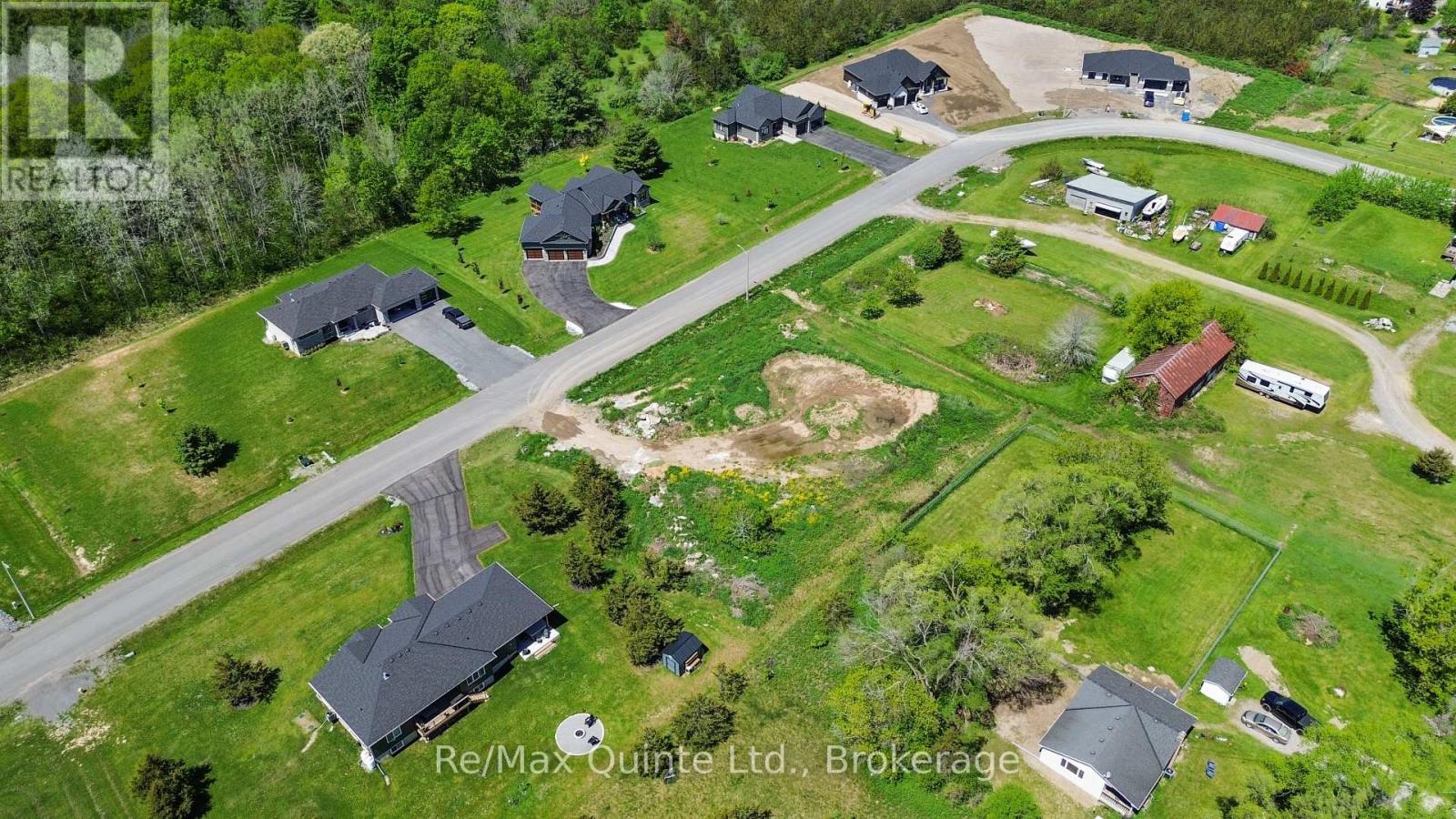 348 MICHAEL'S WAY - Image 37