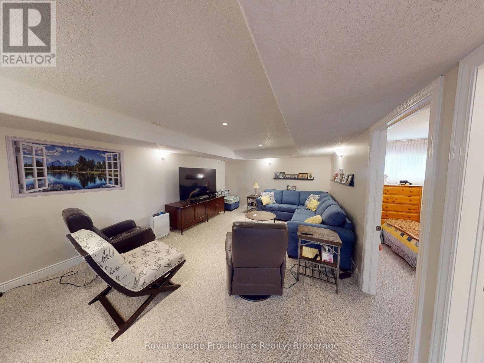 #2 16 LANE AVENUE - 25