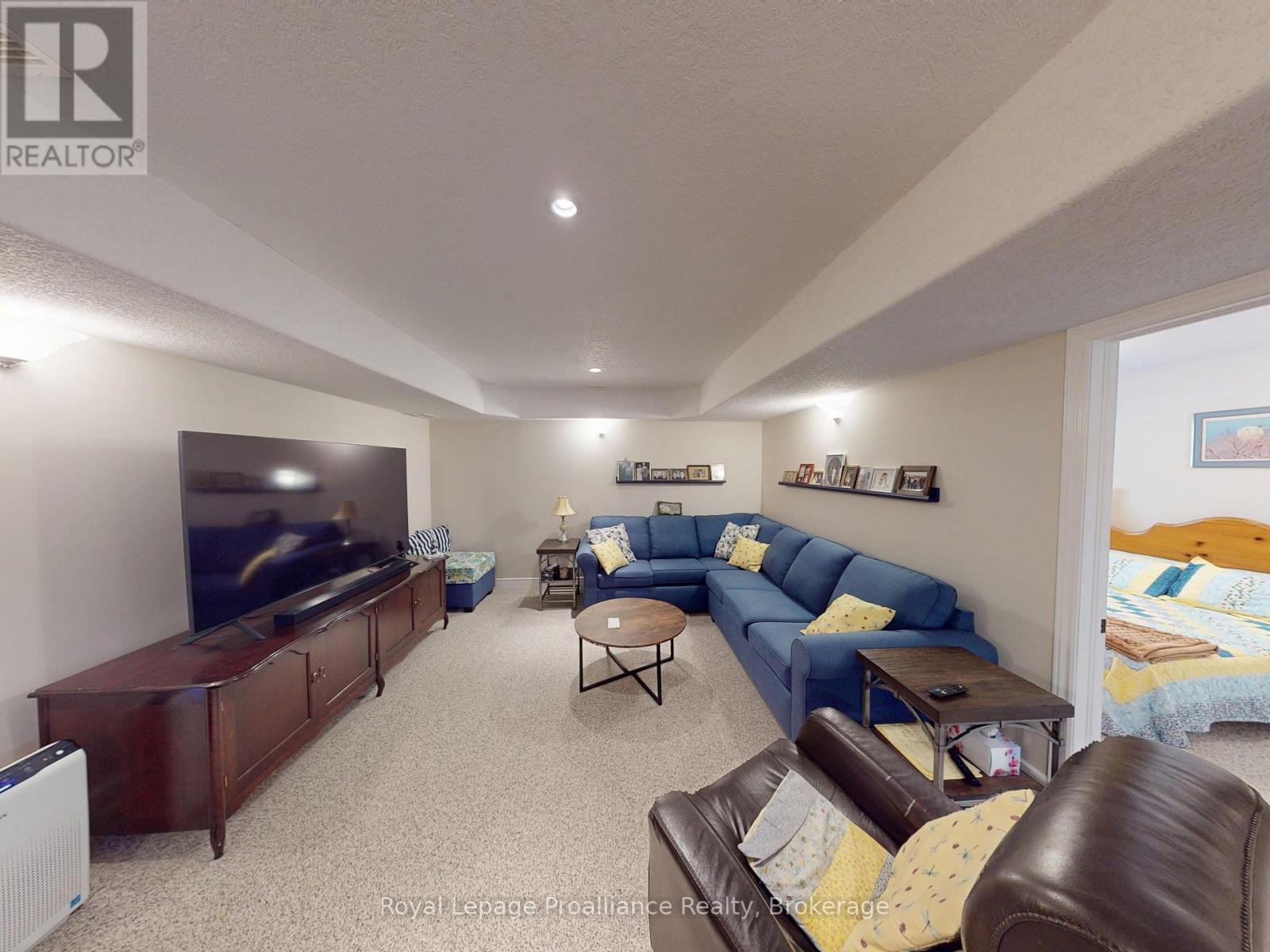 #2 16 LANE AVENUE - 26
