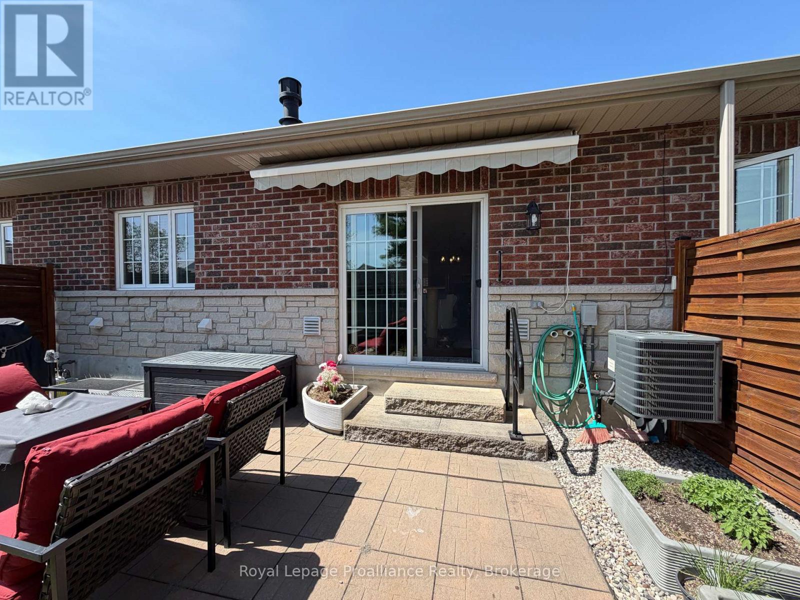 #2 16 LANE AVENUE - Image 32