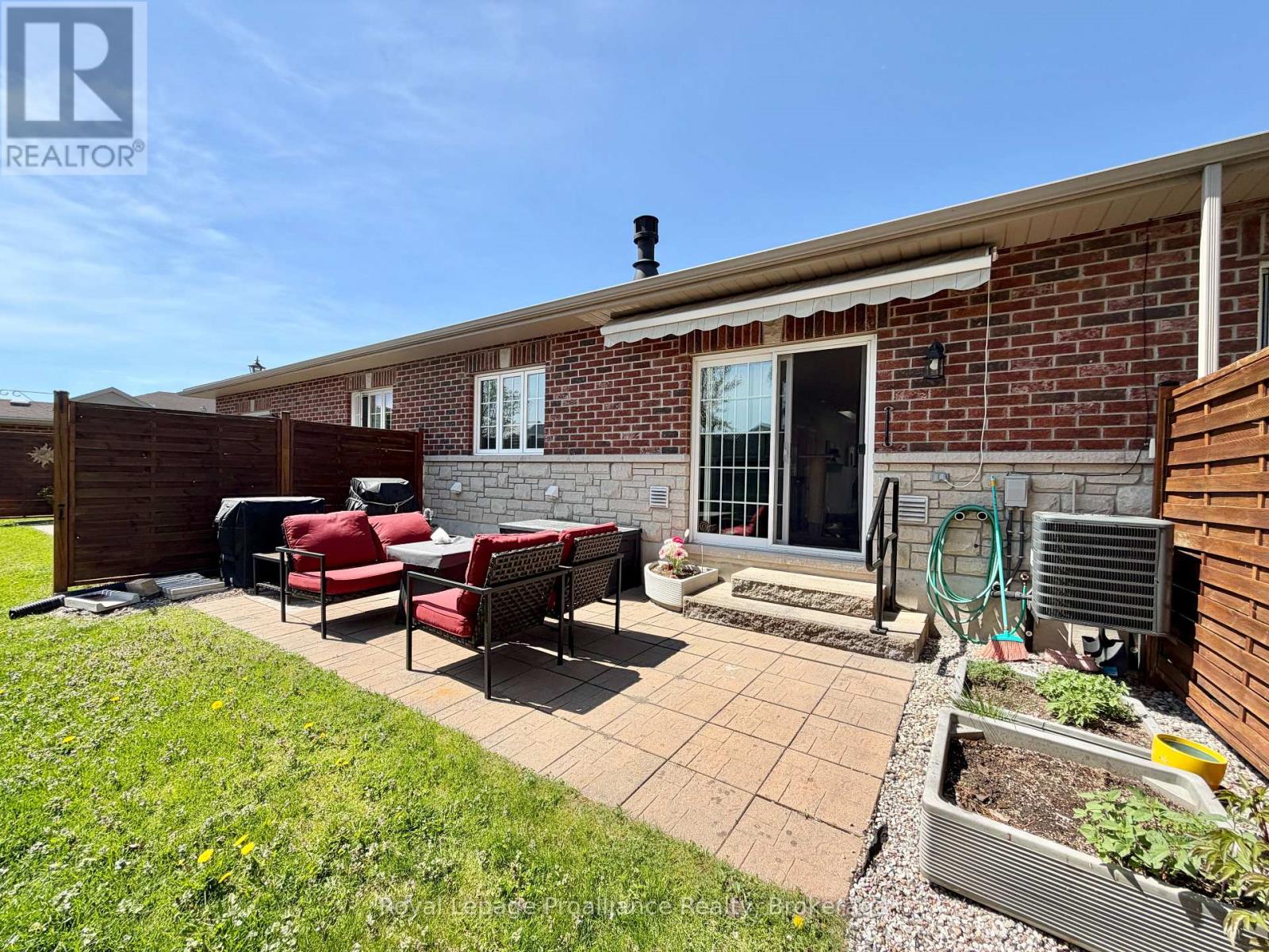 #2 16 LANE AVENUE - Image 33