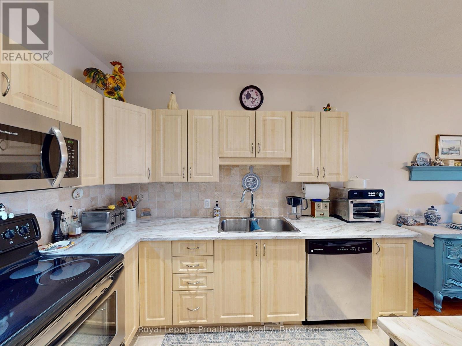 #2 16 LANE AVENUE - Image 8