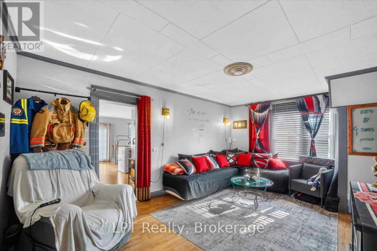 611 ROMAINE STREET - 12