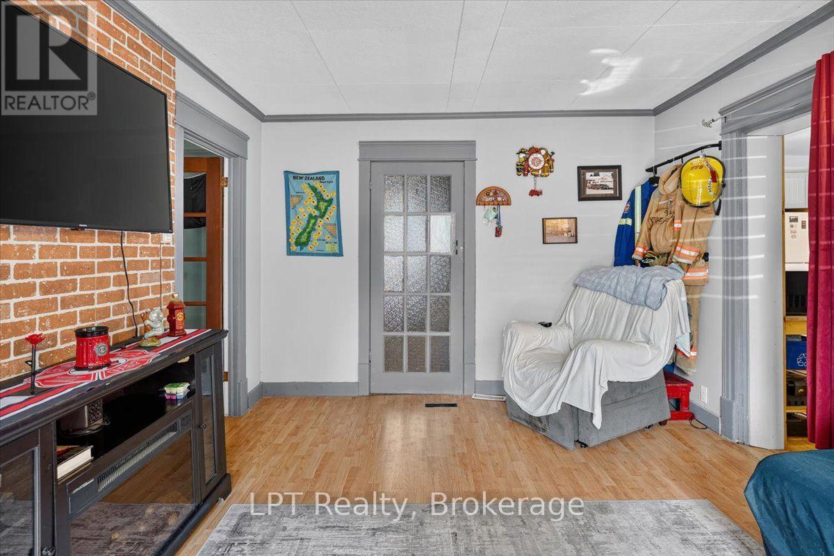 611 ROMAINE STREET - 17