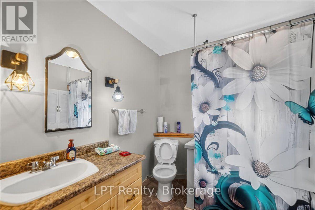 611 ROMAINE STREET - 24