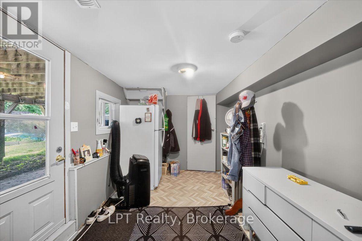 611 ROMAINE STREET - 25