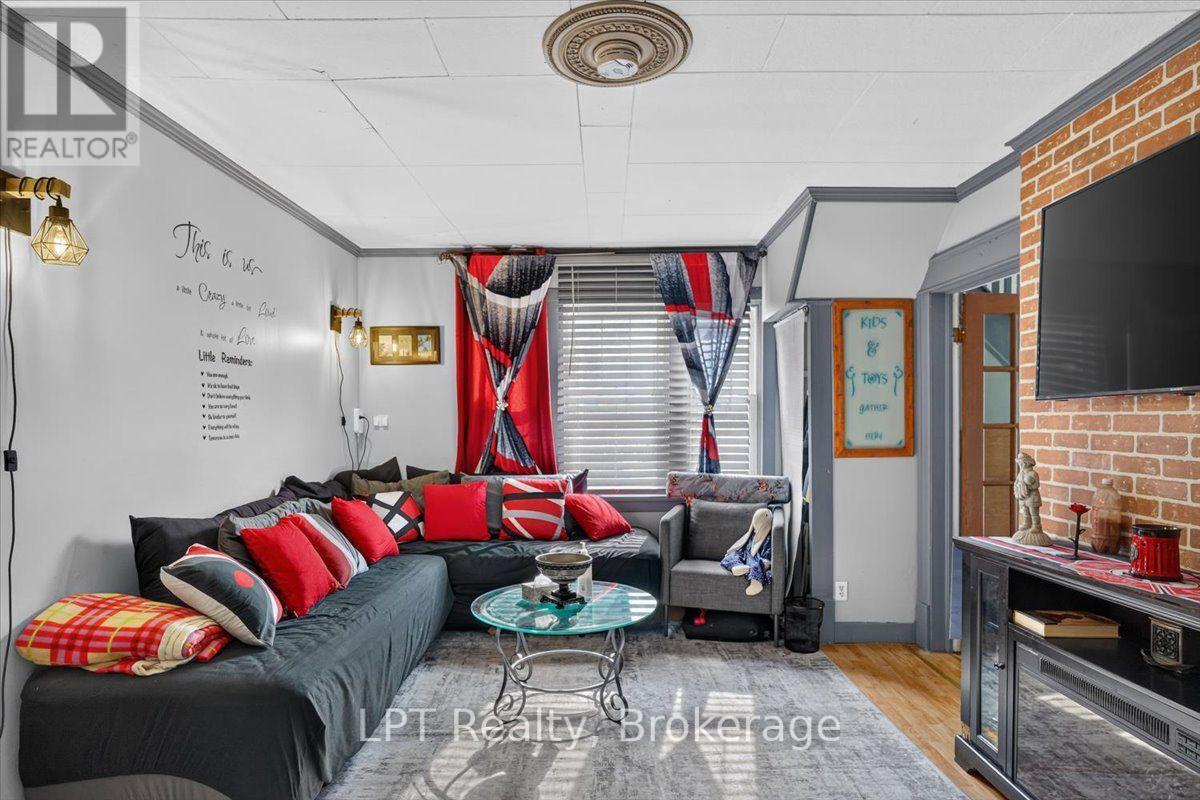 611 ROMAINE STREET - 5