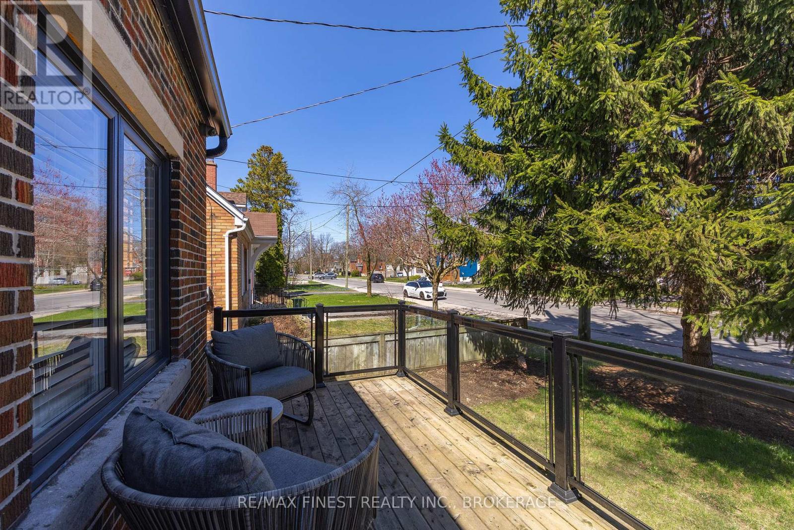 258 COLLEGE STREET - 6