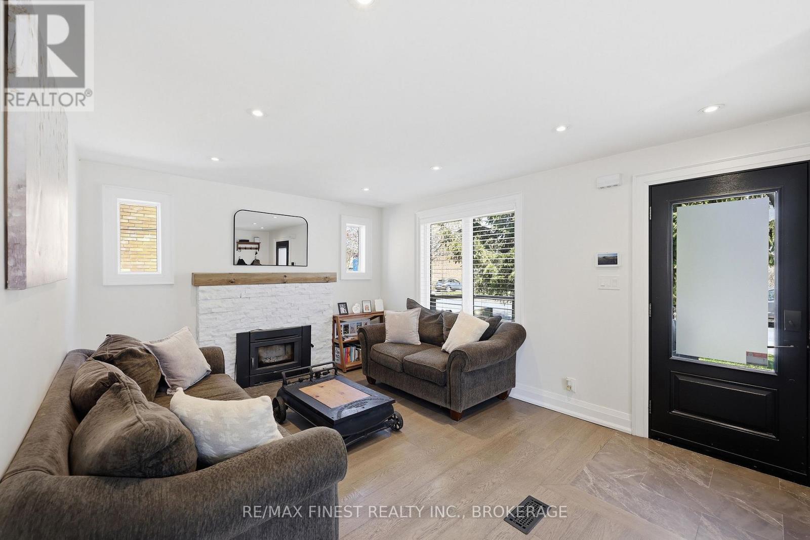 258 COLLEGE STREET - 8