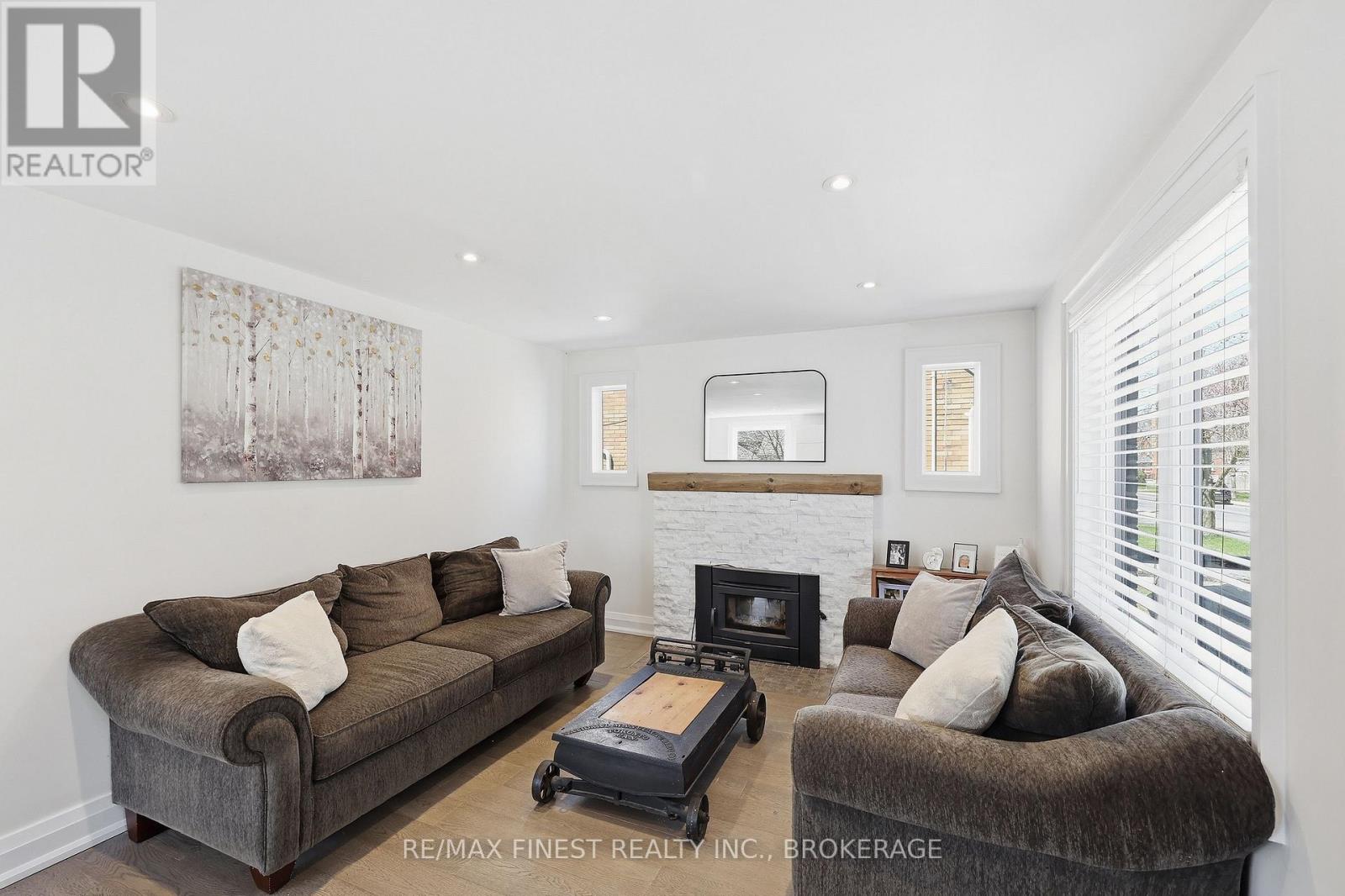 258 COLLEGE STREET - 9